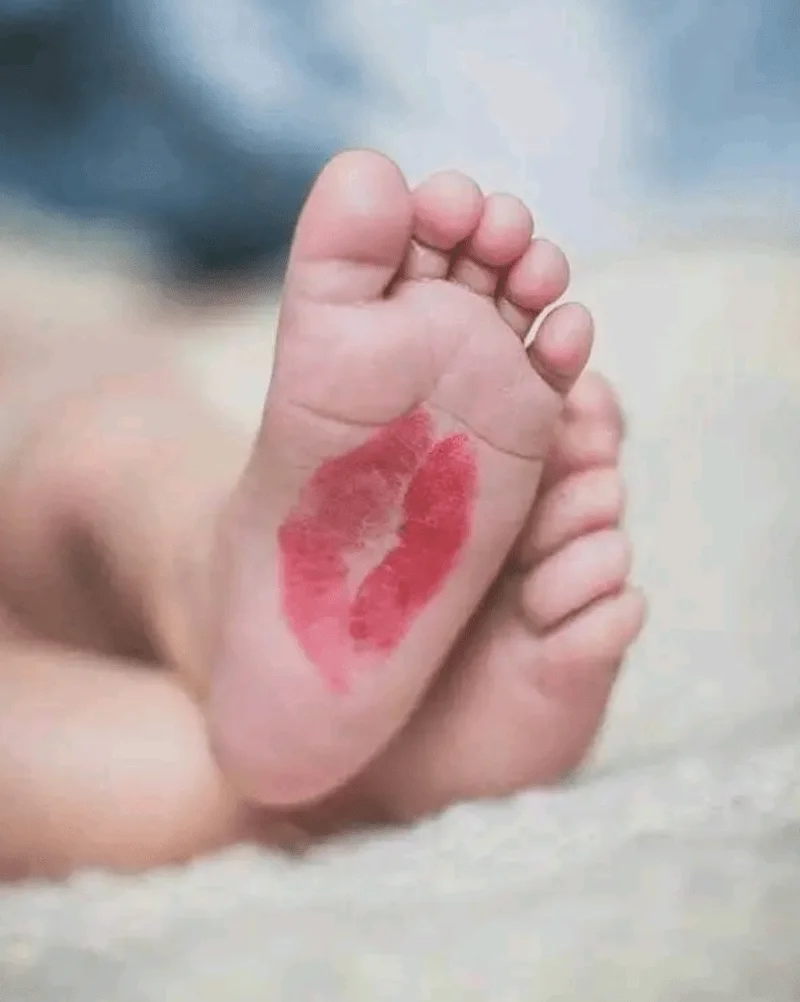 petits pieds bien apaiser après une séance de réflexologie bébé affective