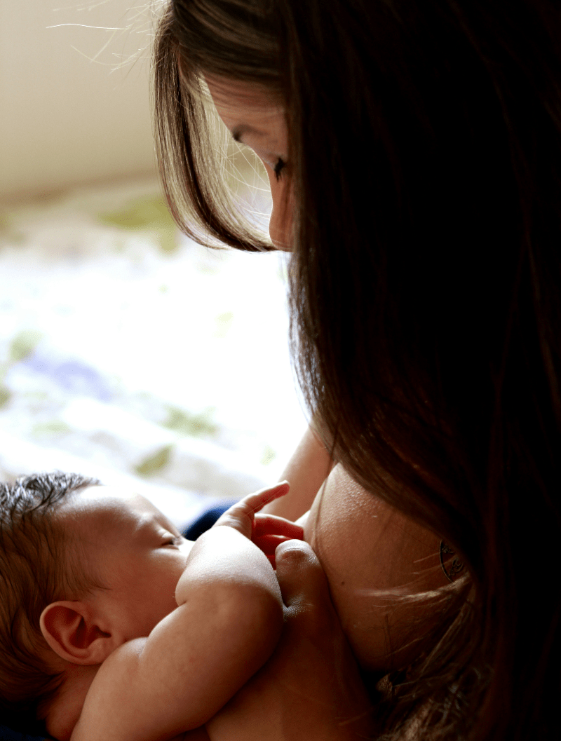 un moment allaitement après un atelier a mon cabinet sur Tavel